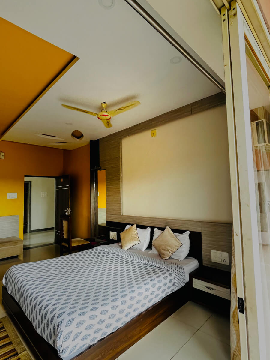 Super Deluxe Tub Bath Room